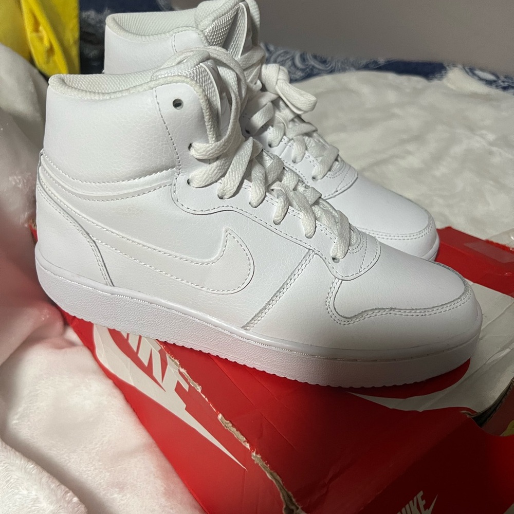 Nike Evernon Mid NIB